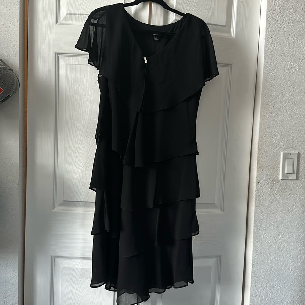 Jewel V-Neck Short Sleeve Georgette Tiered Capelet Slny